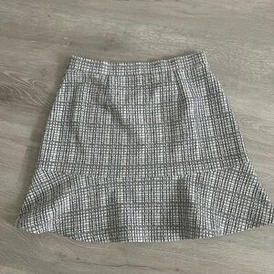 LOFT skirt in size medium. Color is white and black.